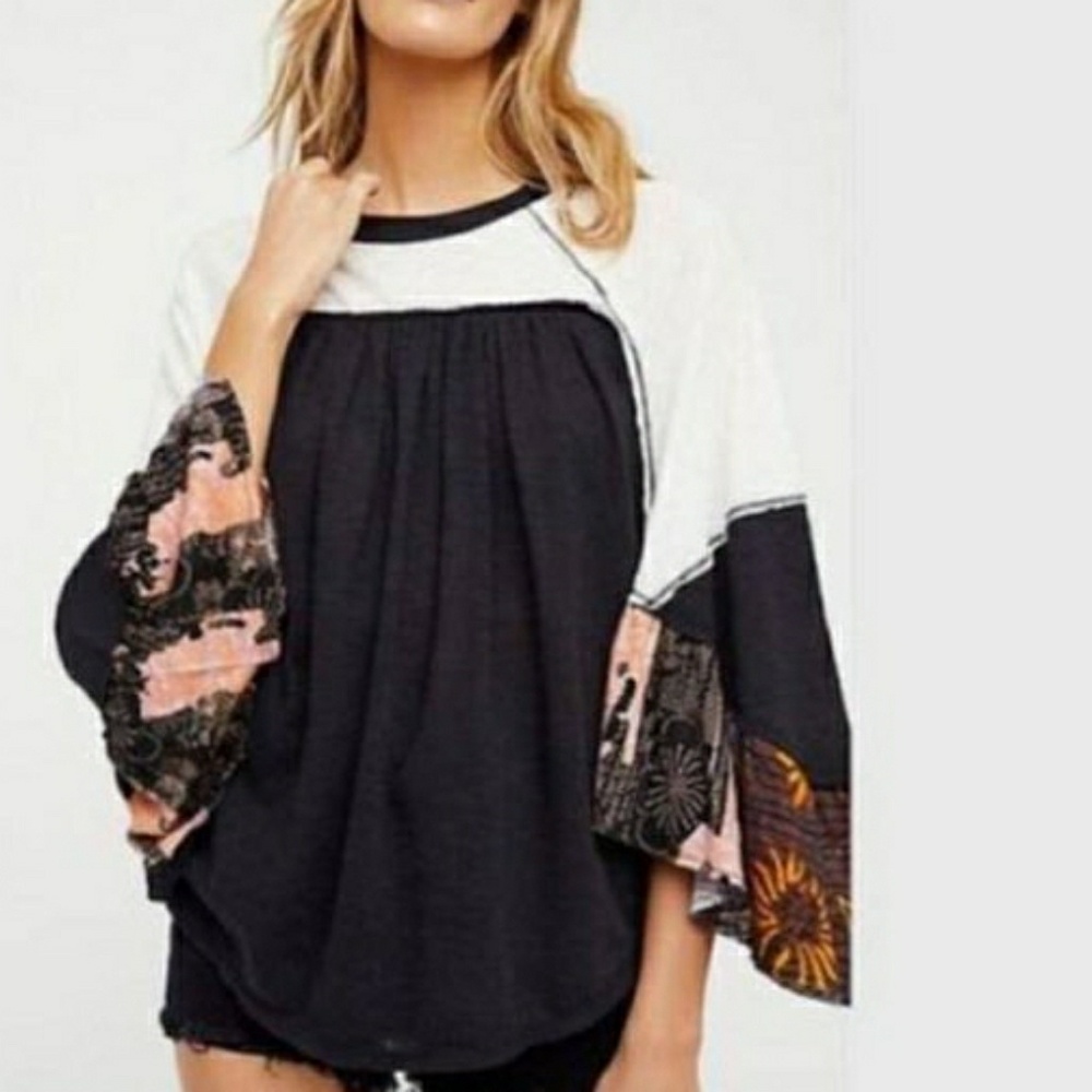 NWOT We The Free flowy sleeve blouse